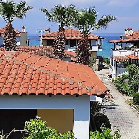 Beach Front Apartment In Pefkochori Exterior photo