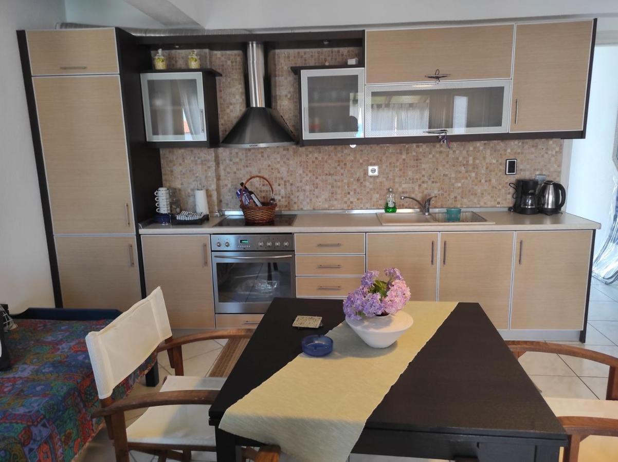 Beach Front Apartment In Pefkochori Exterior photo