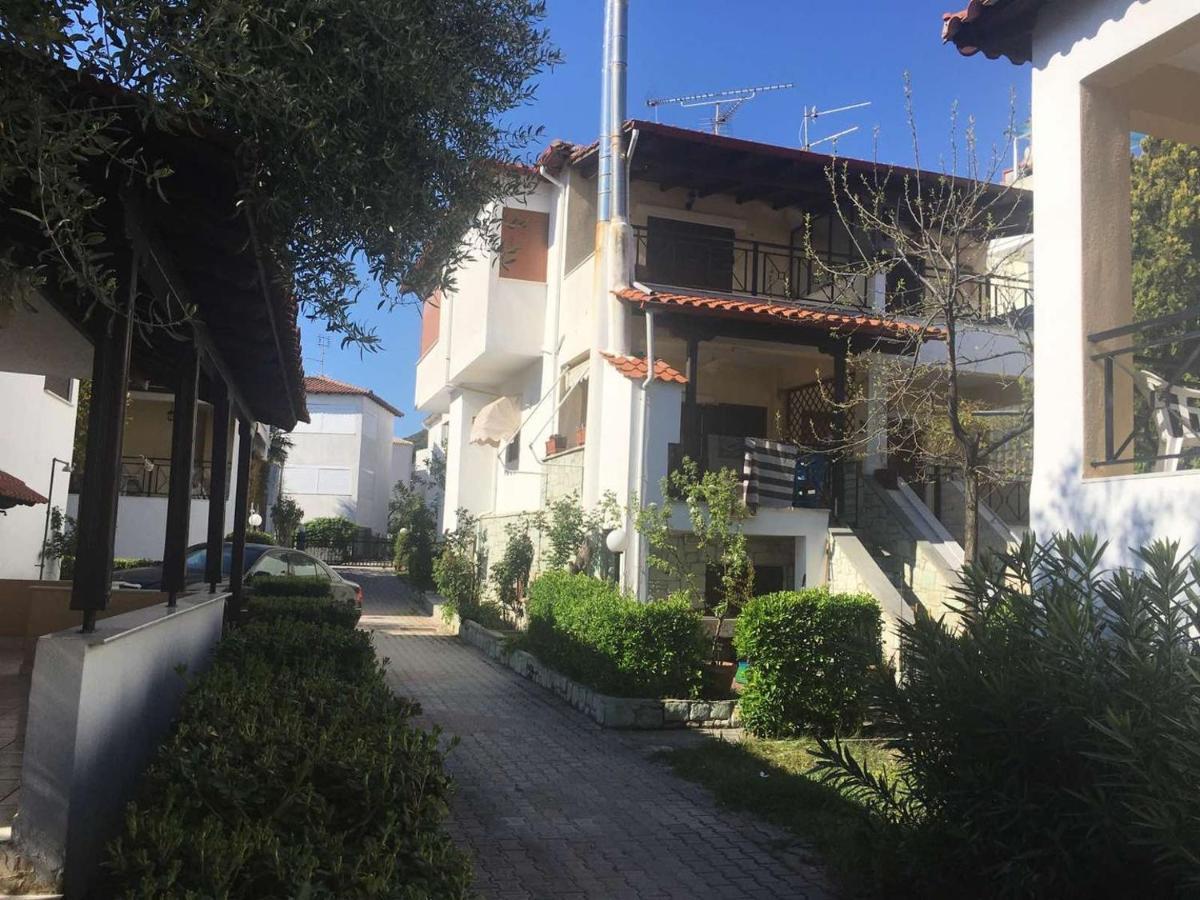 Beach Front Apartment In Pefkochori Exterior photo