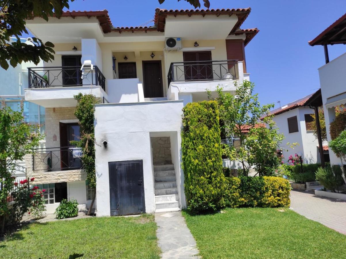 Beach Front Apartment In Pefkochori Exterior photo